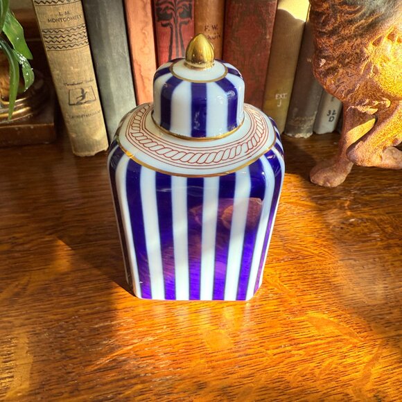 Vintage Blue and White Stripped Ginger Jar/Porcelain potiche with Gold Accents - Picture 8 of 17